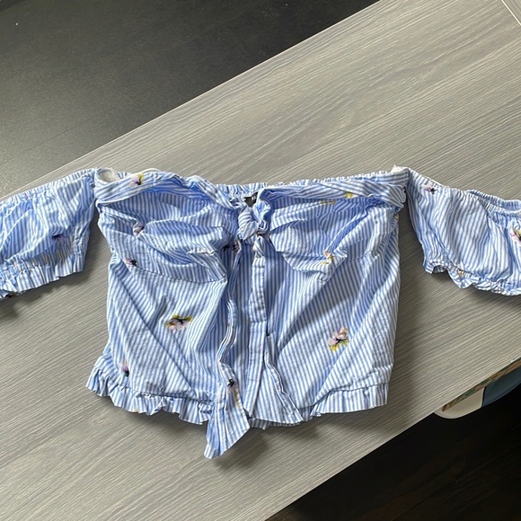 Blue Floral Crop - Picture 2 of 3